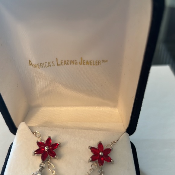 ❤️NWOT RHINESTONE NECKLACE and PIERCED EARRING SET❤️ - Picture 3 of 5
